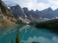 Türkis leuchtet der Moraine Lake unter den Ten Peaks - Banff NP